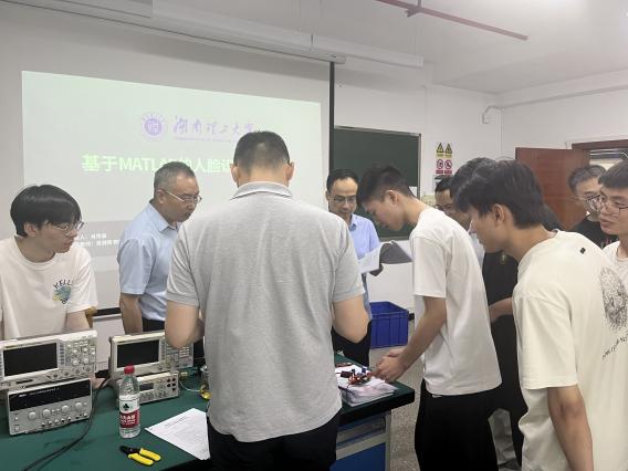 产教融合提质赋能 校企携手严把答辩关--我院圆满完成2026届本科生第一轮毕业答辩工作